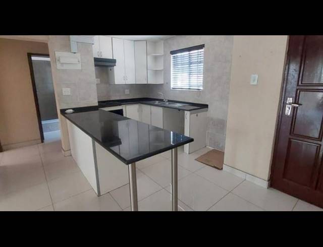 2 BEDROOM TOWNHOUSE FOR SALE IN BASSONIA